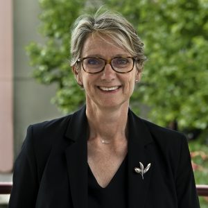 première Dating senior dans le Collège